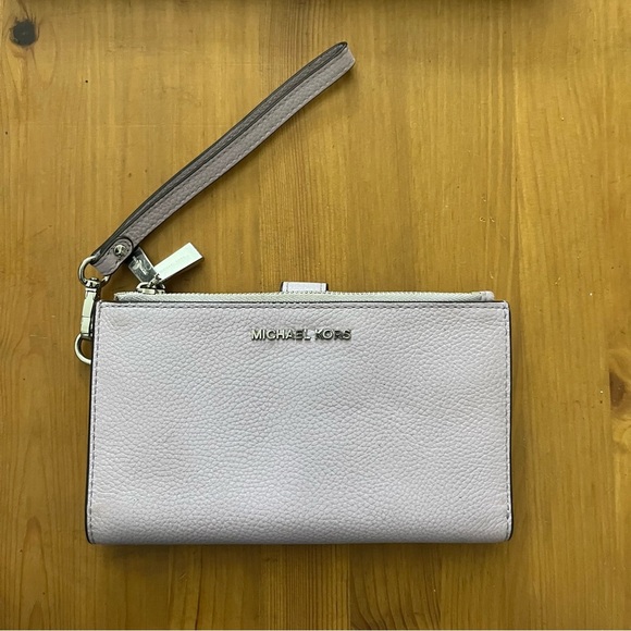 Michael Kors Adele Lilac Pebble Leather Smartphone Medium Double Zip Wallet - Picture 1 of 14